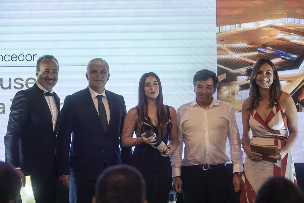 Winner Public Space - LSI STONE